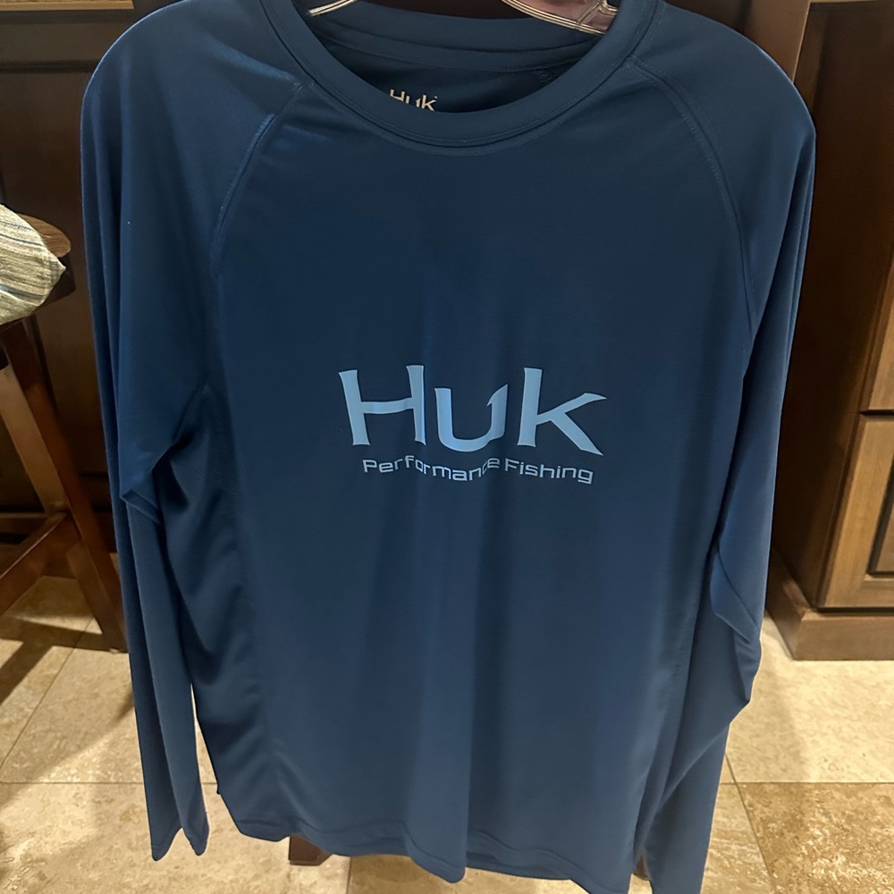 Huk Blue Performance Long Sleeve Shirt Size Small Worn only twice